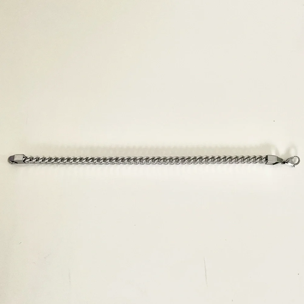 Unisex Silver Tone Lightweight Metal Chain Bracelet 8.25” Inch